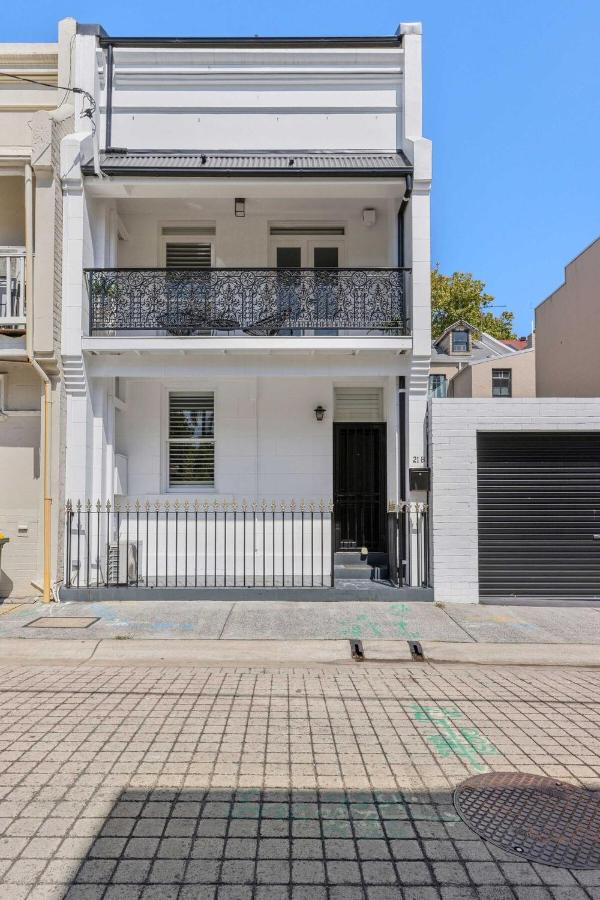 Charming Three-Story Terrace House in Pyrmont - B&B Sydney