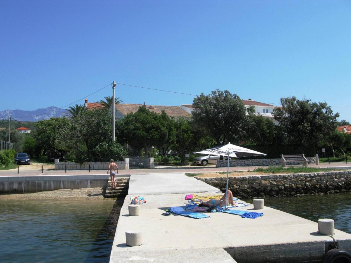 Apartments Nena by the sea in Barbat, Rab - Chambres d’hôtes Rab