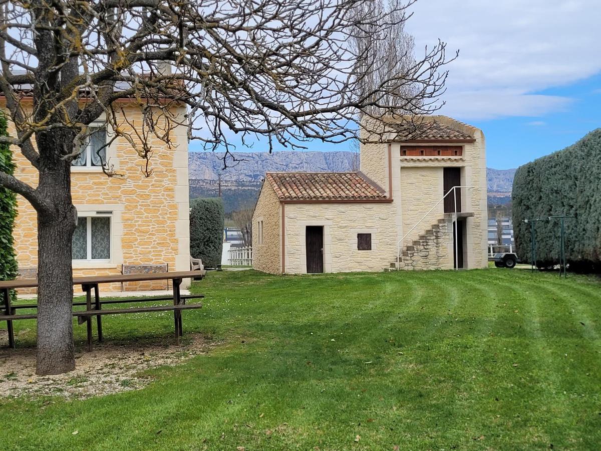 Sainte-Victoire - A 20min de Aix-en-Provence - B&B Rousset