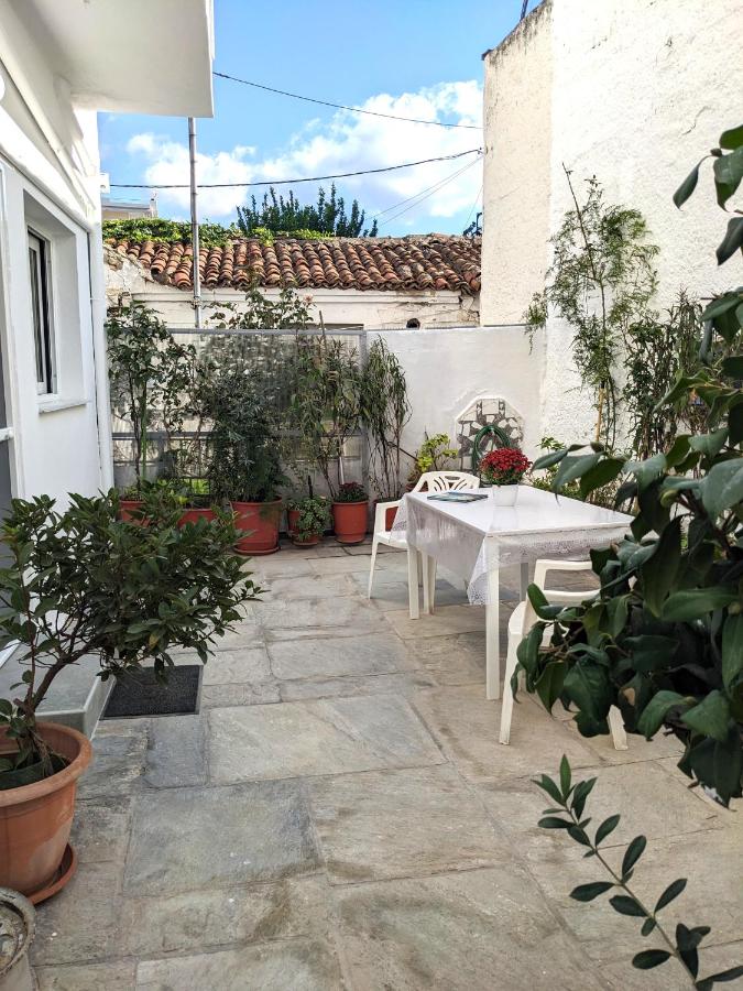 Άνετο ισόγειο διαμέρισμα με αυλή - B&B Volos