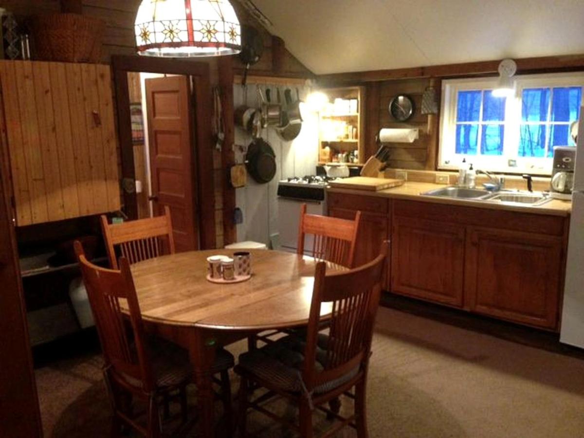 Charming and Secluded Log Cabin Rental on Small Farm near Lake Michigan - B&B