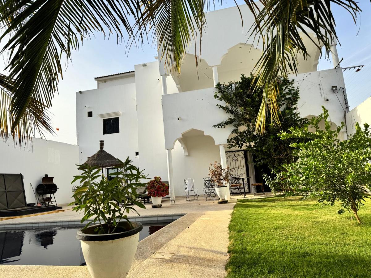 La Baraka, extravagant villa for 8 with pool in Saly - B&B Gandigal