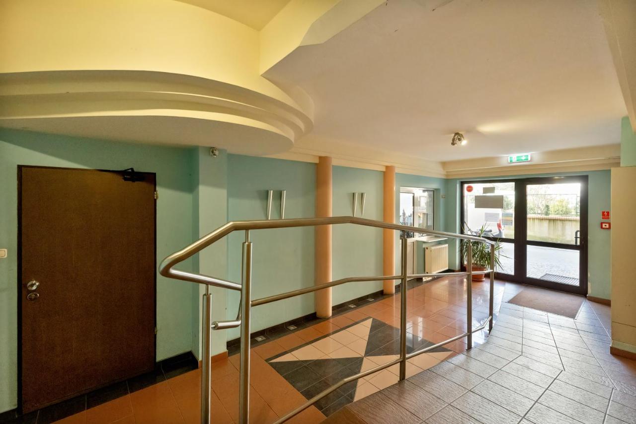 Sun Seasons 24 Cosy Apartment with Parking by Noclegi Renters - Chambres d'hôtes Kołobrzeg