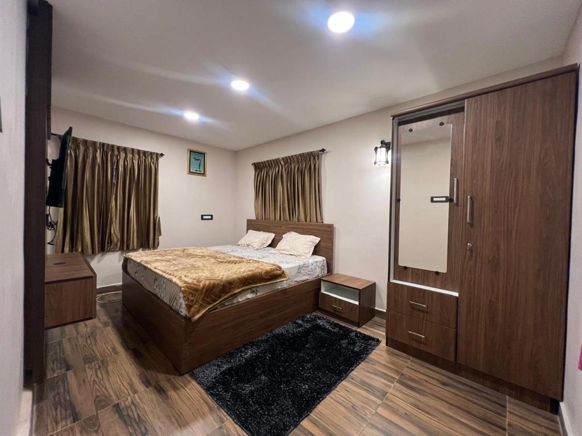 Deluxe Double Room (2 Adults + 1 Child)