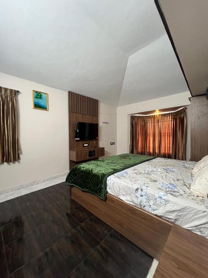 Deluxe Double Room (2 Adults + 1 Child)