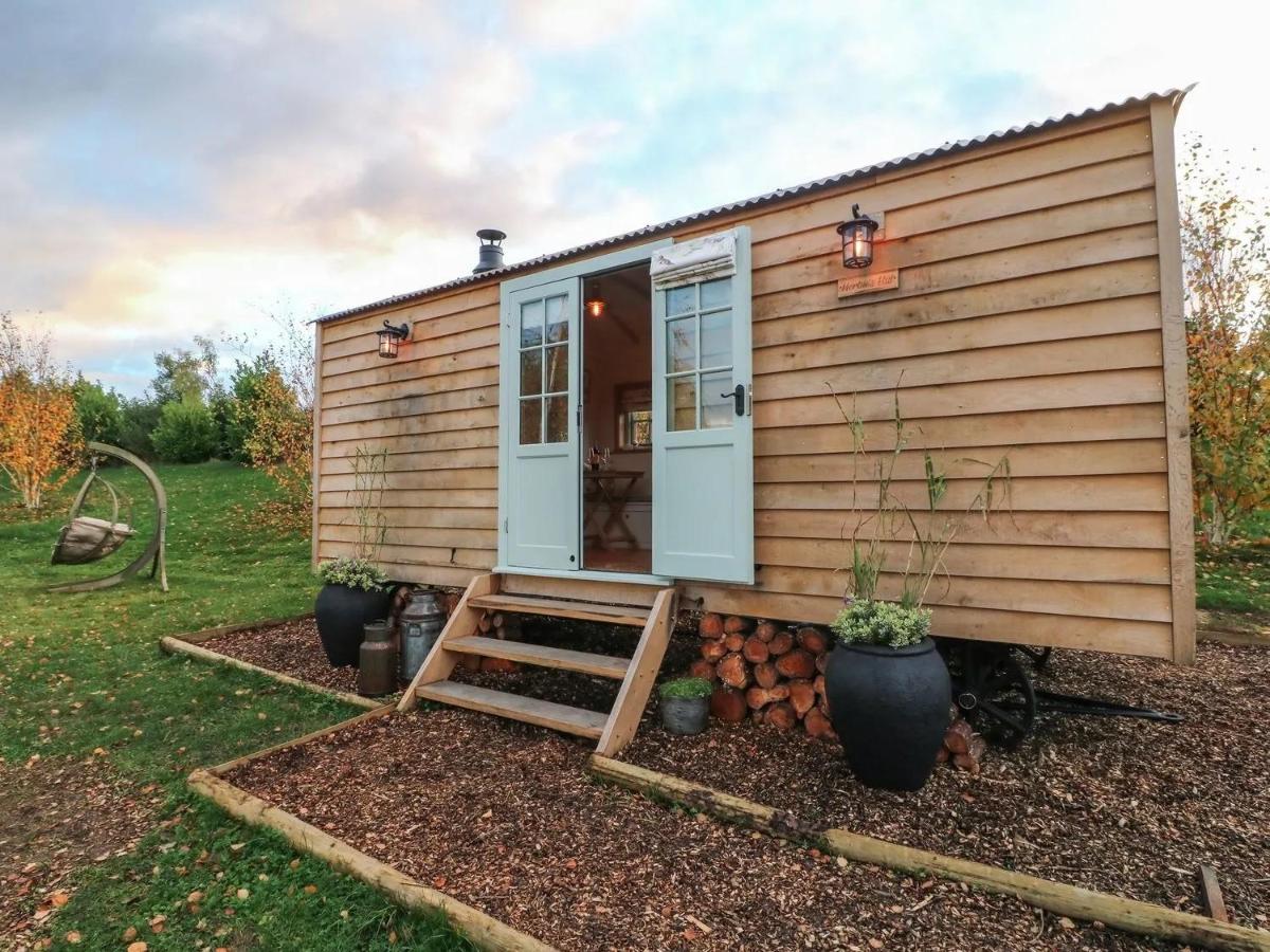 Herbie's Shepherd's Hut - Wellness & Hot Tub - B&B