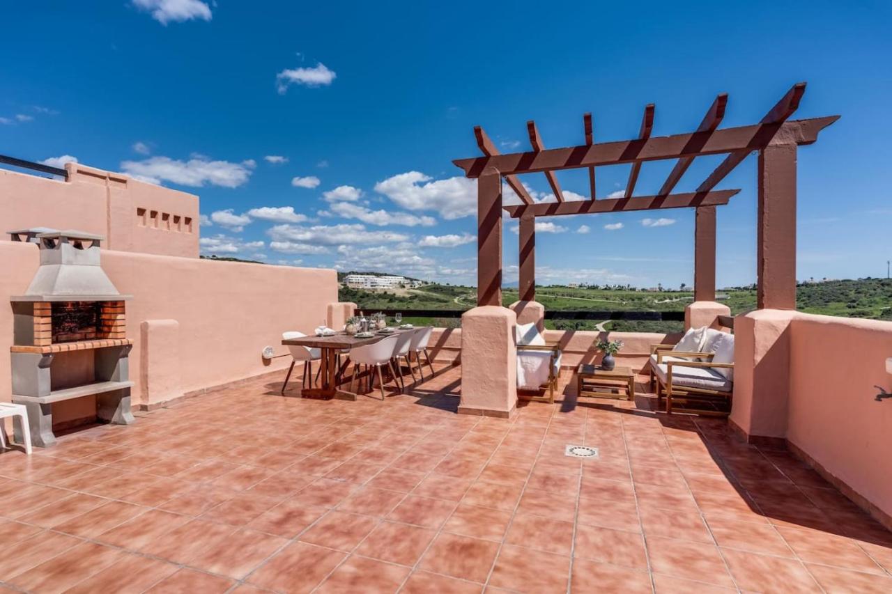 Appartamento con 2 Camere da Letto, Balcone e Terrazza