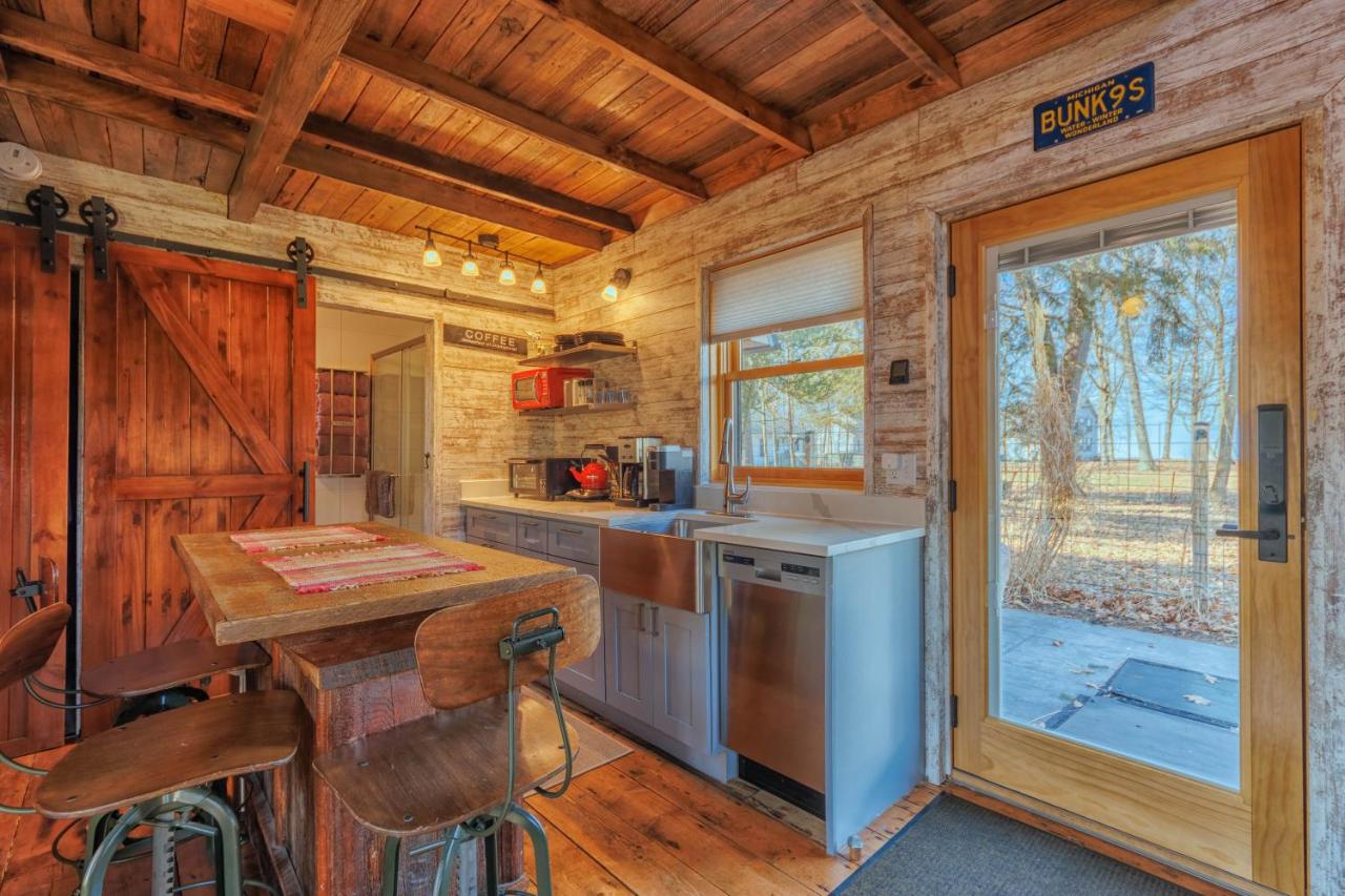 Hear the waves of Lake MI from Hot Tub - Dog Friendly - B&B