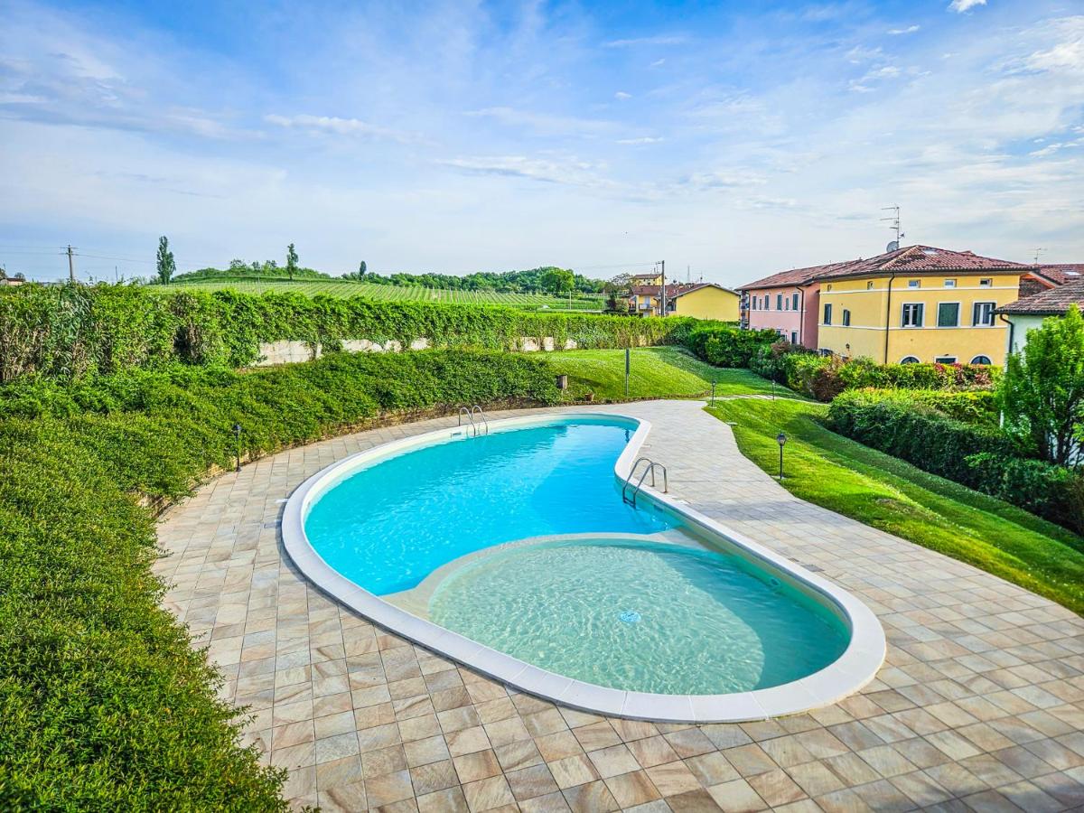 10 minuti da Gardaland con Piscina e Giardino - B&B Salionze