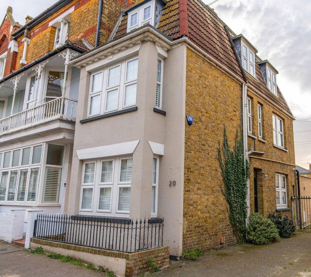 Margate Heritage House with Luxurious Beds, Garden, Pet Friendly , 3bd and 2 bath - B&B