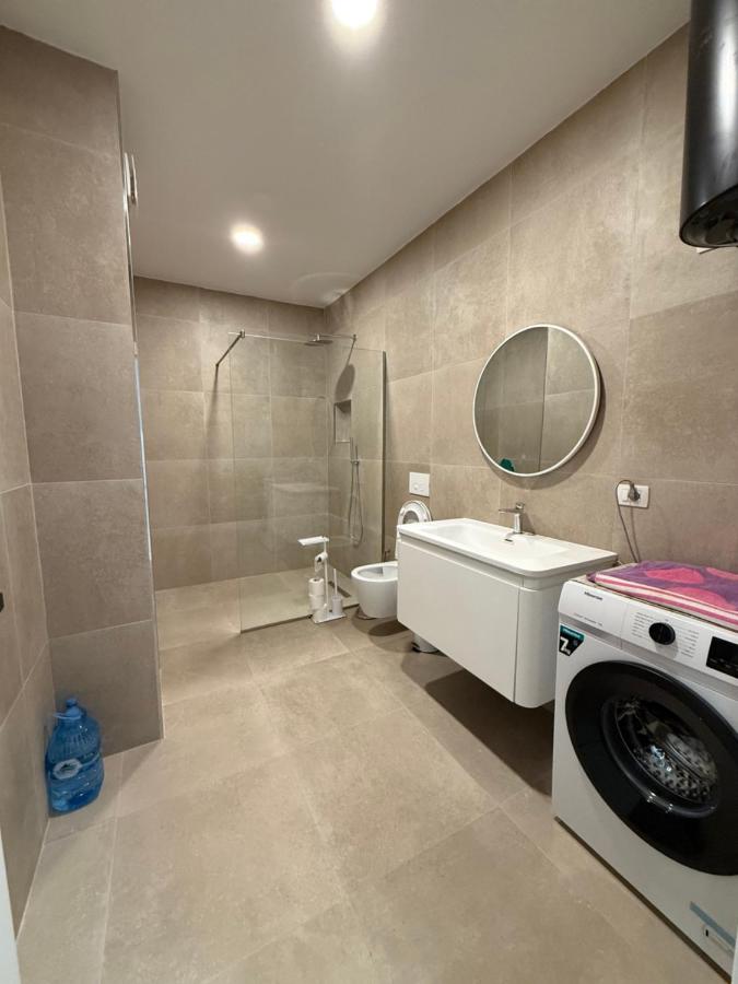 Appartamento con 1 Camera da Letto, Balcone e Vista Mare