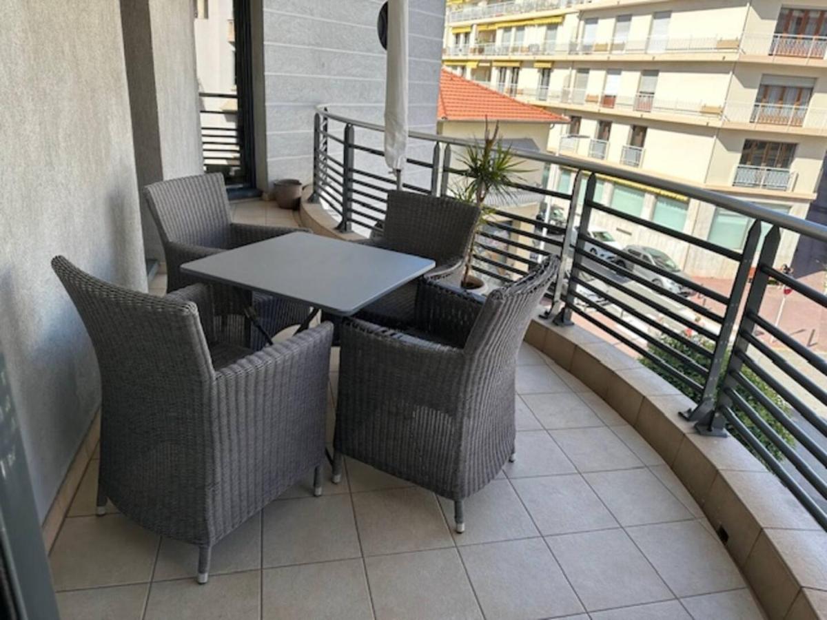 1 Br Next To The Beach And Port Vauban - B&B