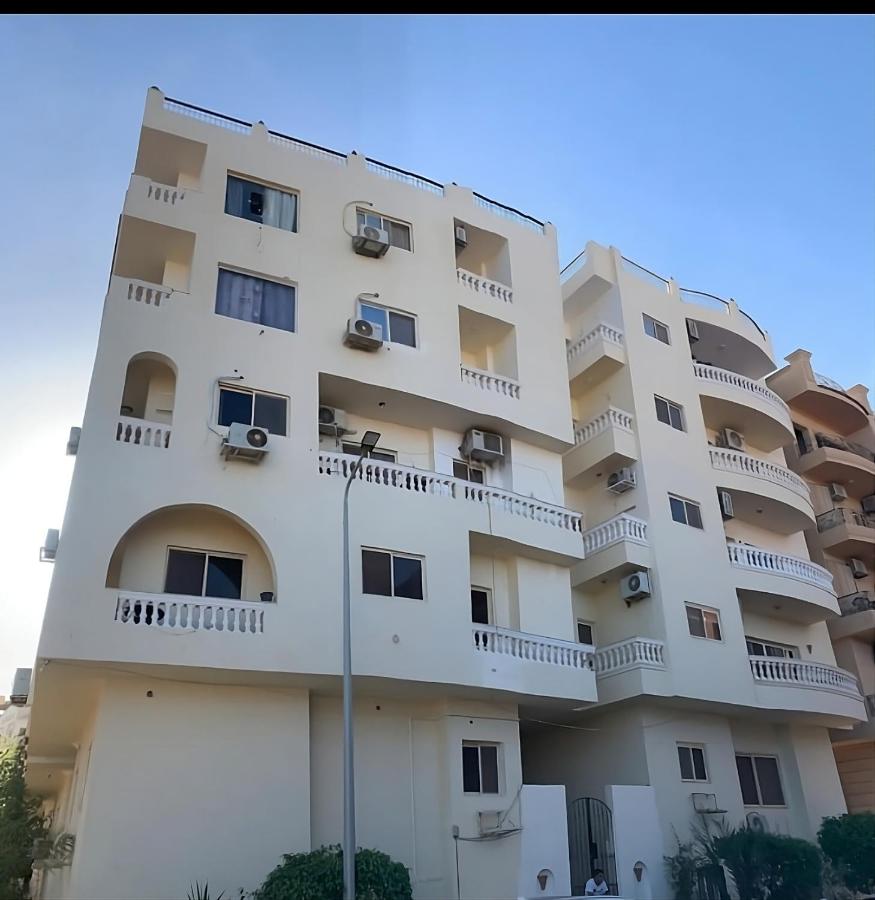 Modern Beachfront Apartment - B&B Hurghada