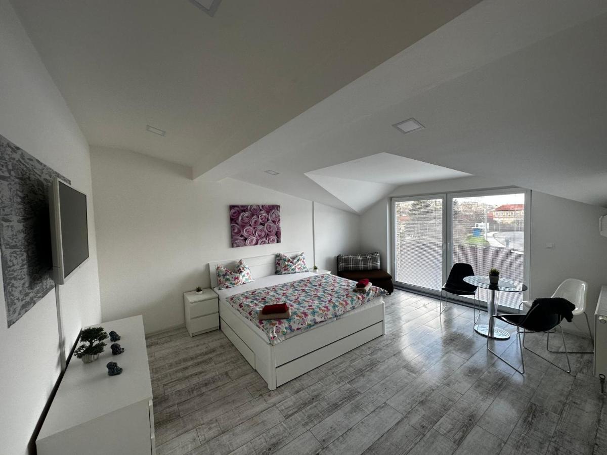 Apartment mit Balkon