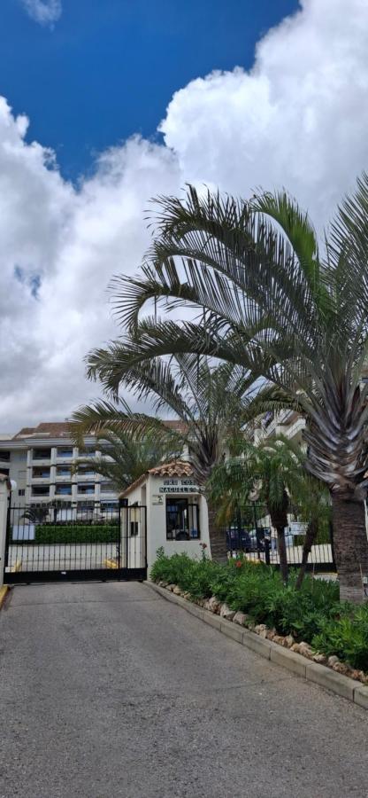 Golden Mile Penthouse, Pool-Parking, 5Min Beach! - B&B Marbella