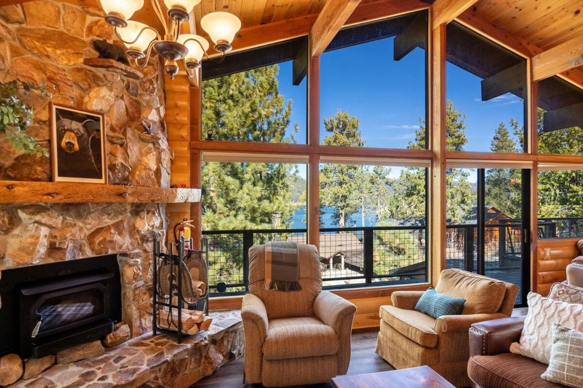 Ultimate Lakeview Lodge and ON THE LAKE! with a Hot-Tub! - Chambres d'hôtes Big Bear Lake