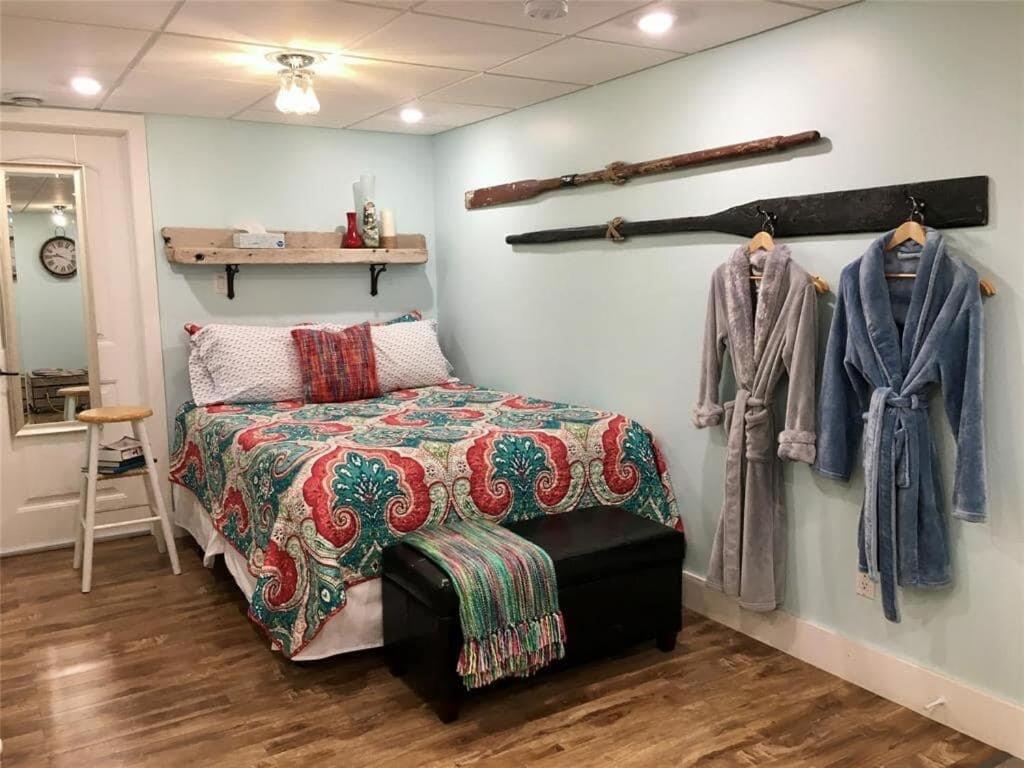 Lukeys Boat - B&B
