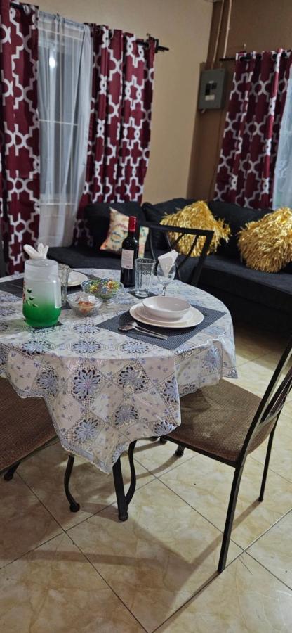Livi's Hide-Away! - B&B Spanish Town