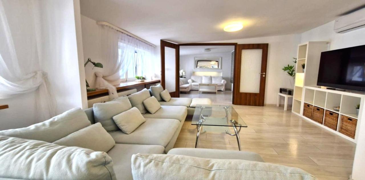 IMPERIaL 110 m2, 4 rooms, Old Town, 300m Wawel, Breakfest - B&B Cracovia