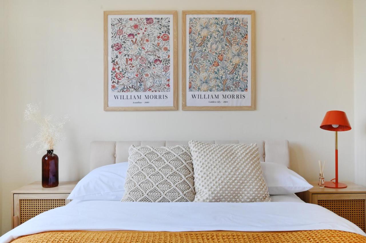 Spacious 5 Bedroom 3 Mins Walk from Mile End - B&B