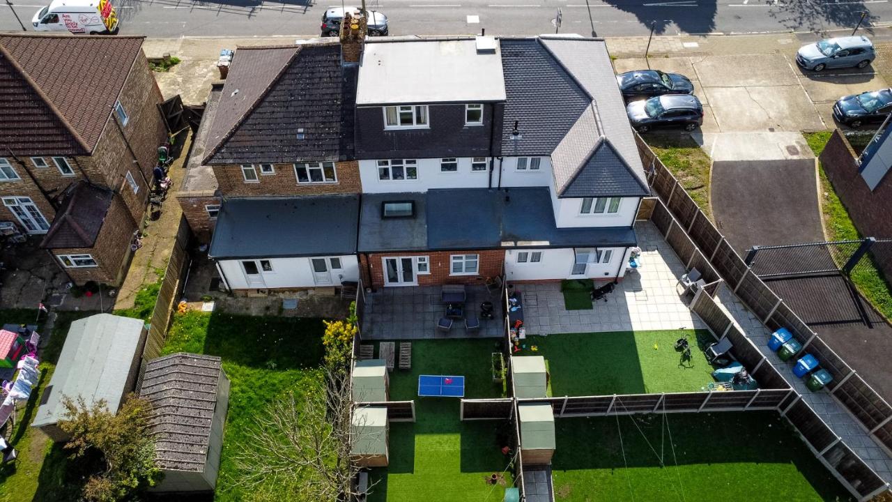 Parking, Yard, BBQ, Chic Apartment Near Wembley - B&B