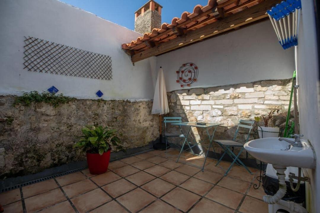 Tiny House next to the Castle - B&B Montemor-o-Velho