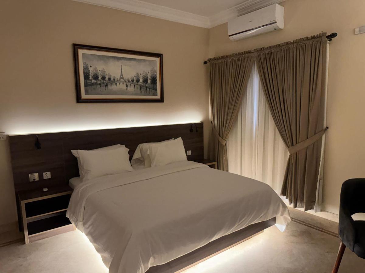 Deluxe Doppelzimmer (2 Erwachsene & 1 Kind)