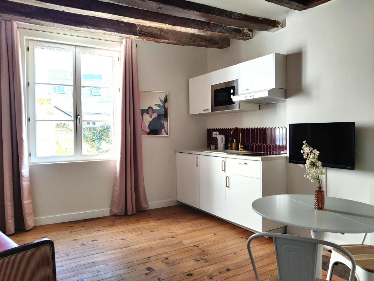 Large new studio, charming and quiet, historical center - Chambres d’hôtes