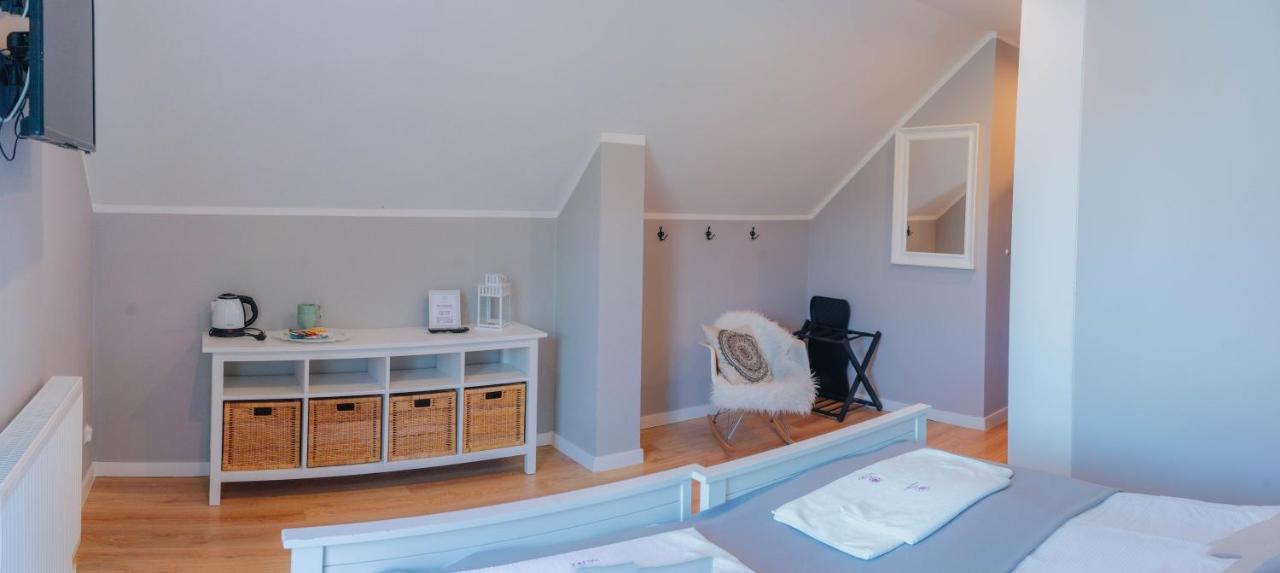 Zweibettzimmer mit Balkon