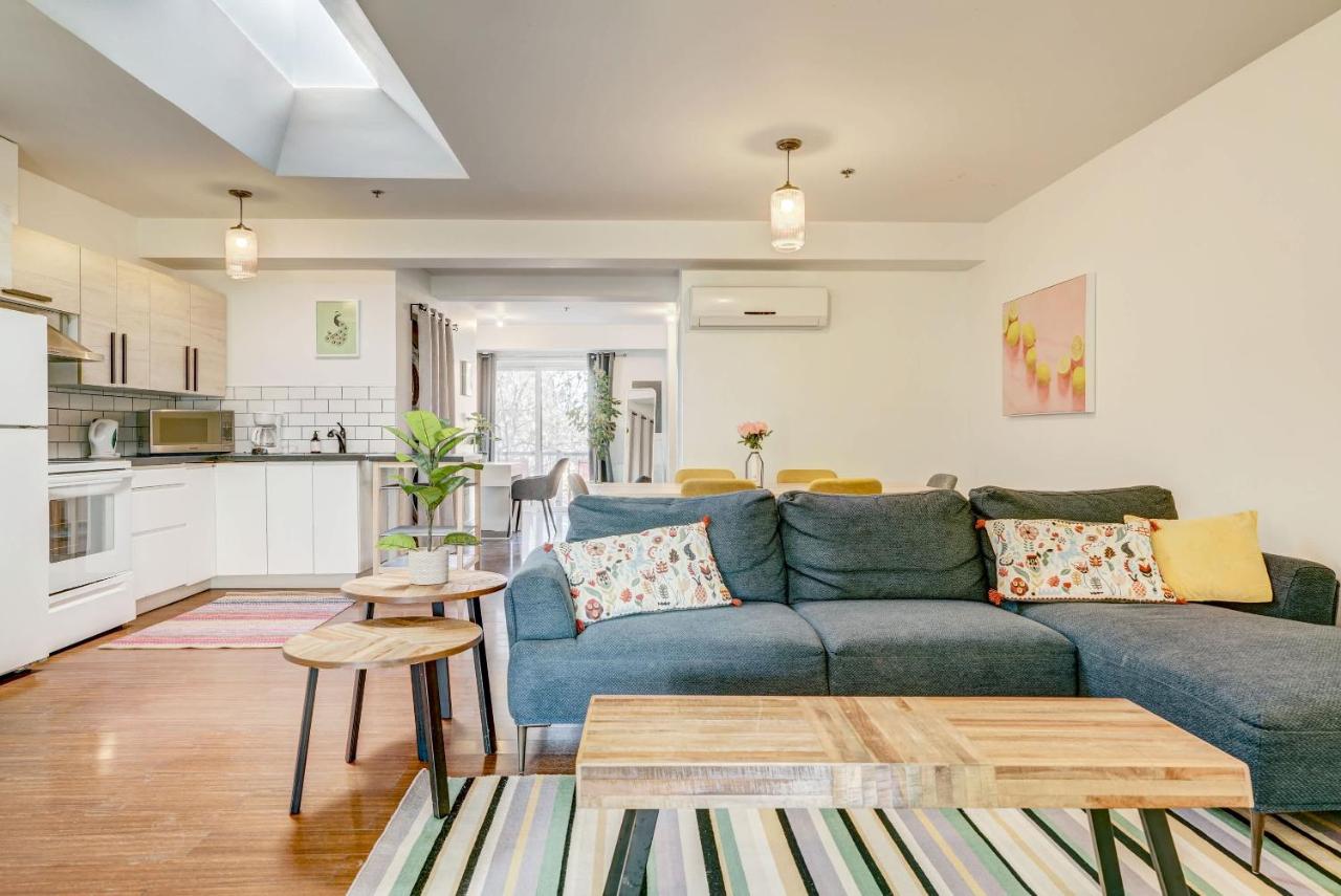 Spacious Group Haven Near Trendy St Laurent - B&B Montreal