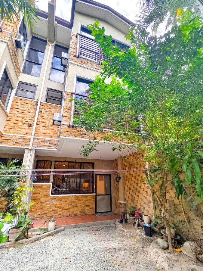 Townhouse 4BR Unit 10 in La Guardia near IT Park Cebu City - B&B Cebu City