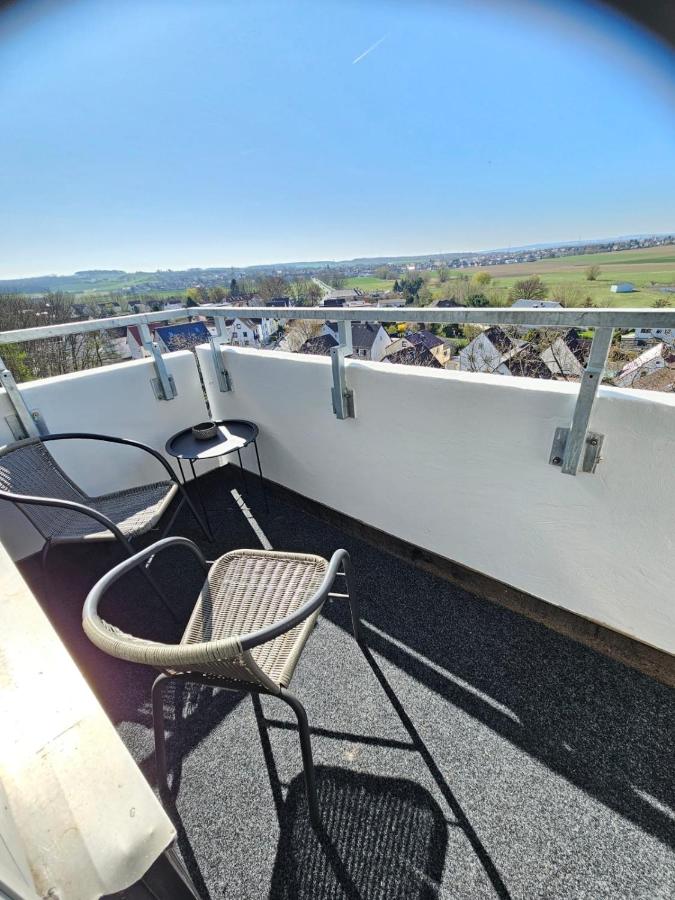 MR Living I modernes Apartment mit Einzelbetten, voll ausgestattete Küche, Balkon, WLAN, Parkplatz, ideal für Monteure I GI03 I GI02 - B&B Leihgestern