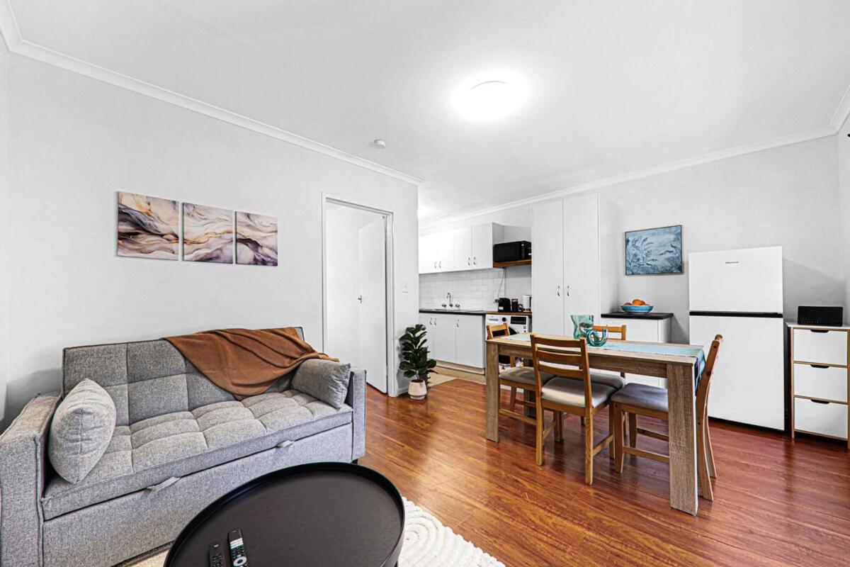 Sunny Stay Near The City - Ferienwohnung Albion