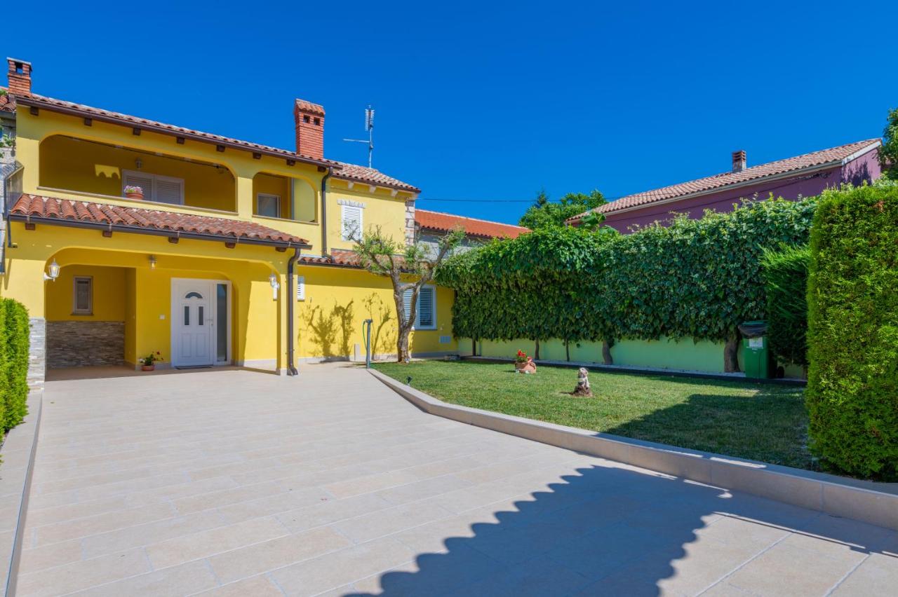 Villa Dajana, a cozy pet friendly Villa minutes from the beach - B&B Juršići