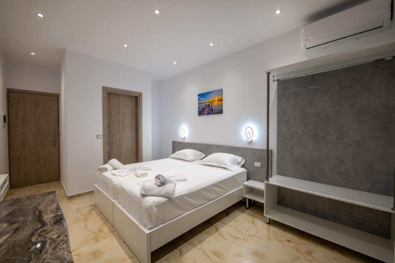 Deluxe Double or Twin Room with City View