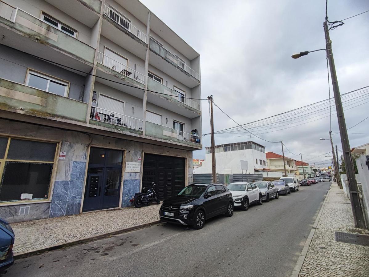 Almada, T2 apartment w balcony, Feijo, Lisbon - B&B Almada