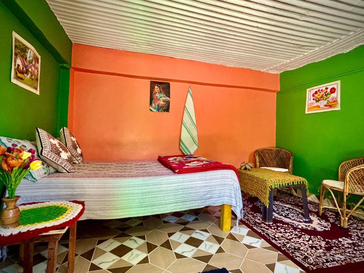 Zimmer mit Queensize-Bett und Gartenblick