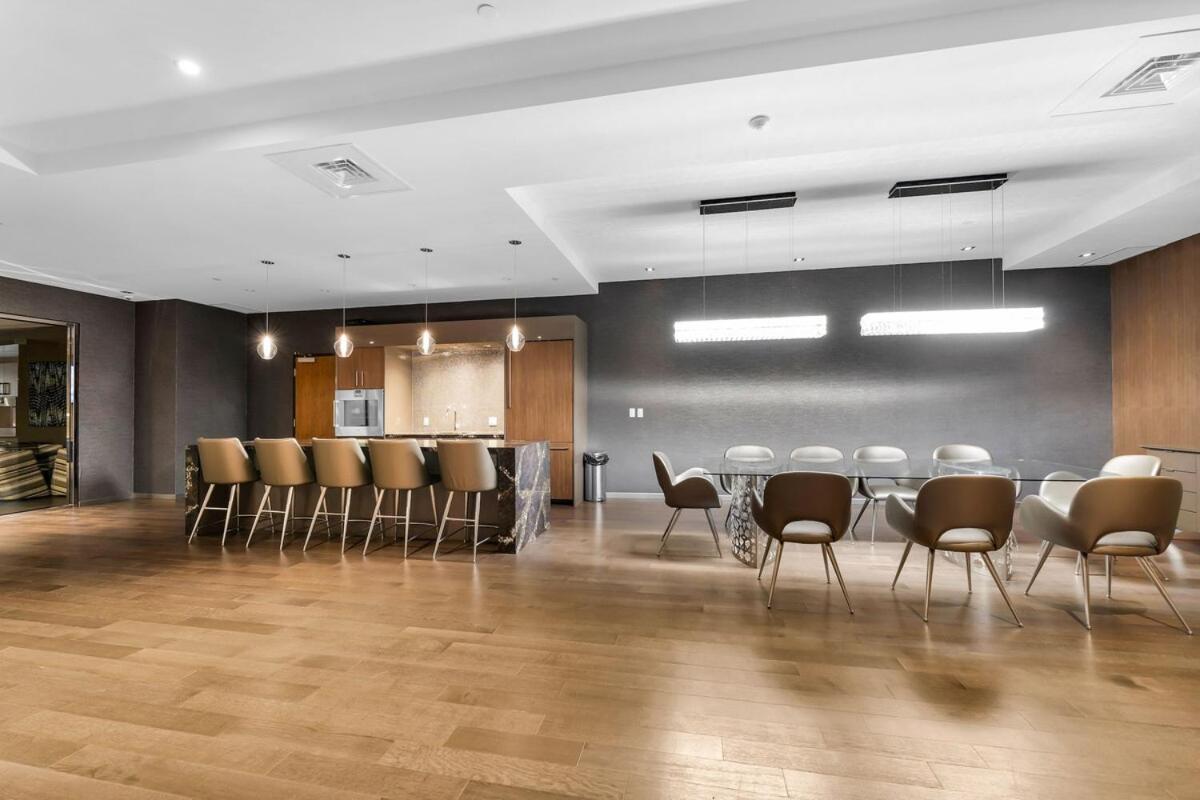 High-end Condo with Gym and walking distance to Parliament - B&B