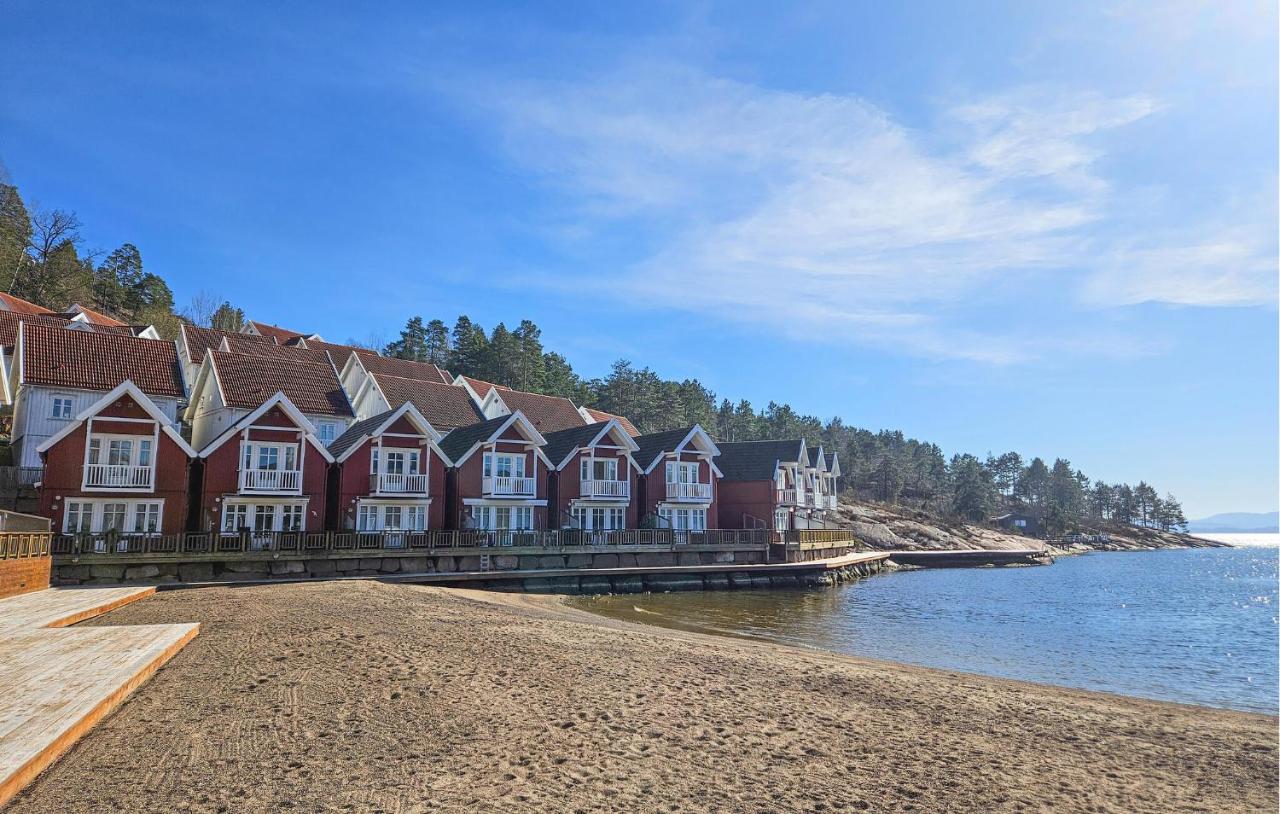 3 Bedroom Stunning Home In Holmsbu - B&B