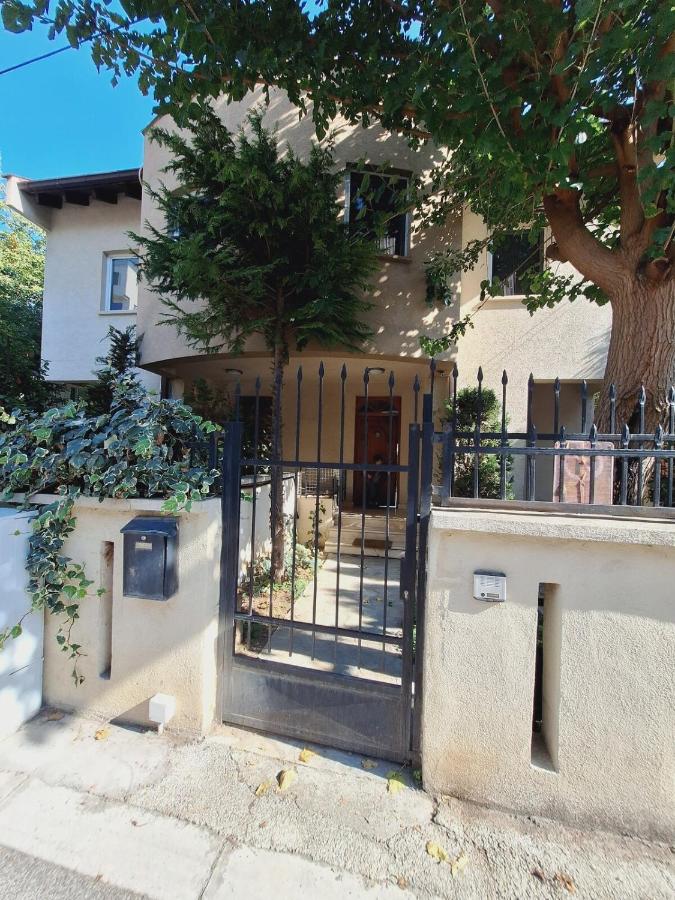 Quiet, Family-Friendly House with Garden & Parking - B&B Skopje