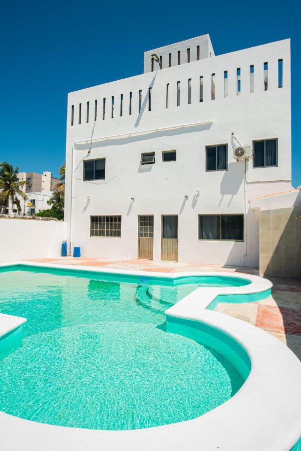 Modern villa with private pool, 1 block from the Ocean - B&B
