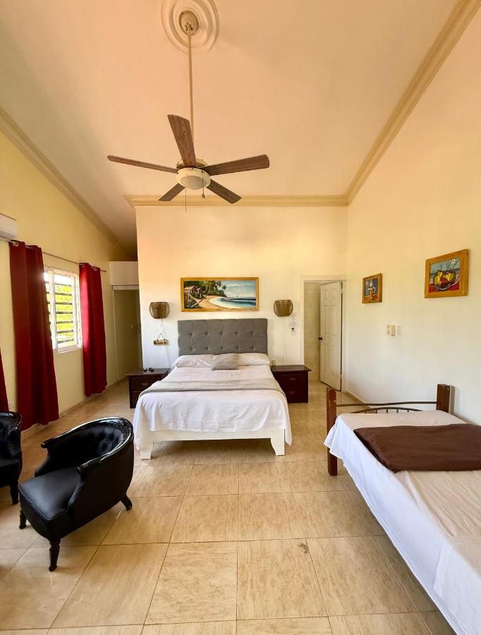 Deluxe Room (2 Adults + 1 Child)