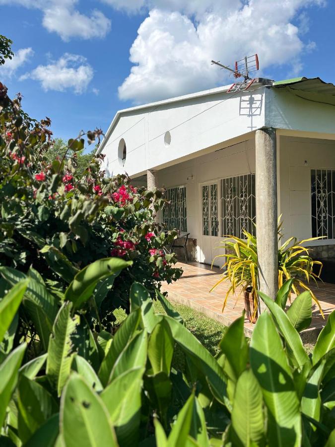Cabaña Yopal - Yopo Resort - B&B