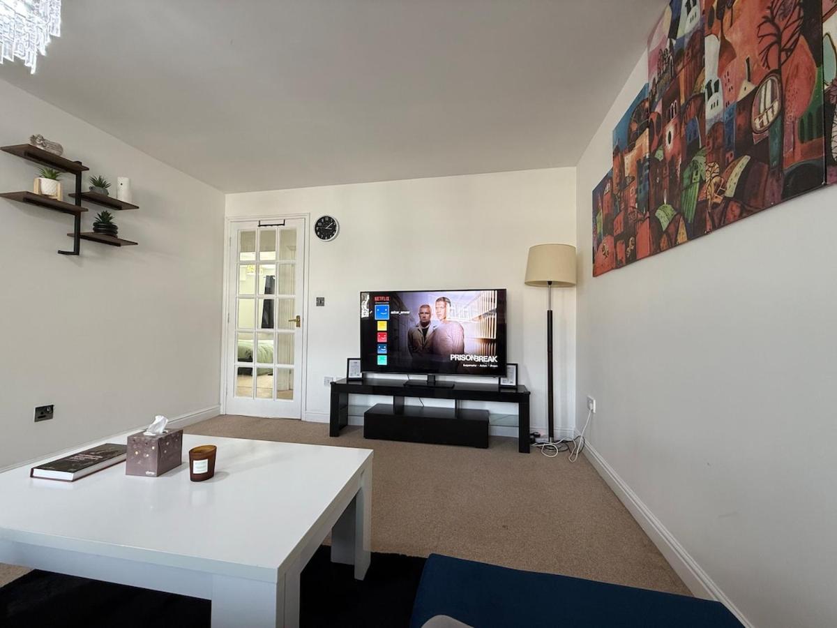 Spacious 2BR Flat in City Centre - B&B