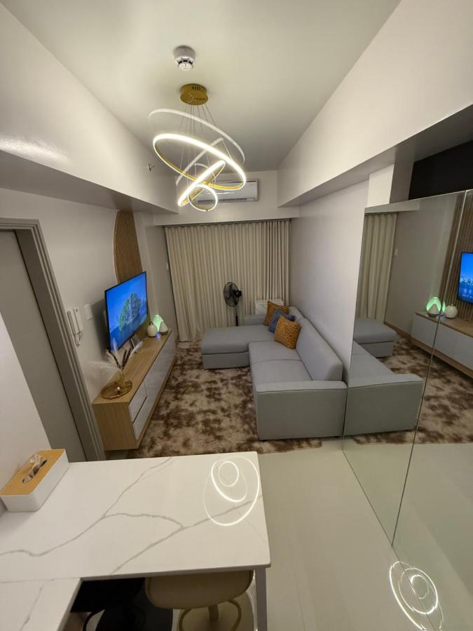 Glamorous SMDC Shore 3, 5 Star Rate BnB-Wifi-Netflix - Bed and Breakfast Manilla