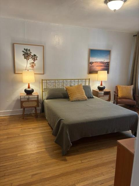 Cozy Apartment Two in Hollywood! - Bed and Breakfast Los Angeles