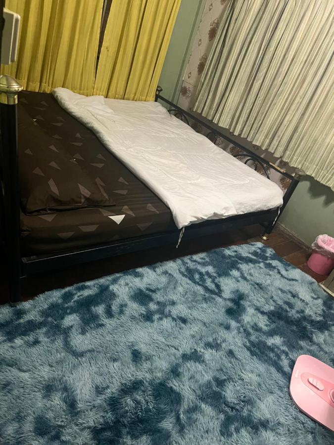 Tweepersoonskamer met Gedeelde Badkamer