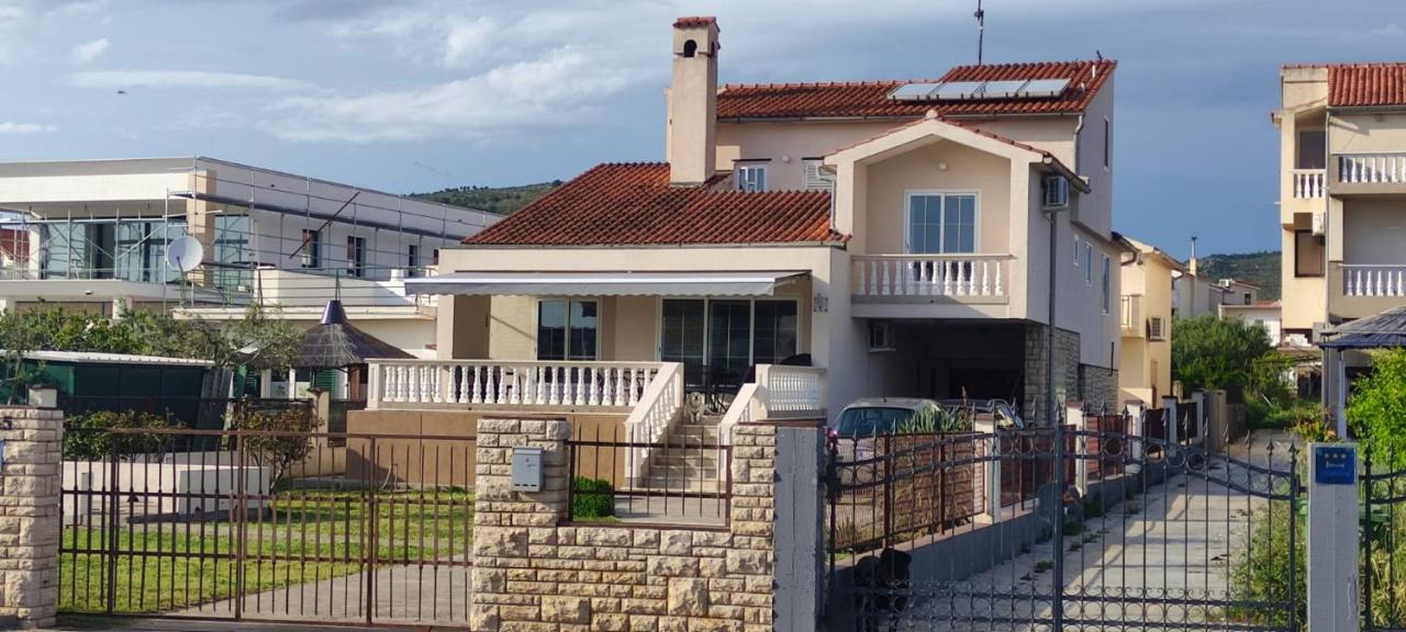 Apatmani Vlahov - B&B Tribunj