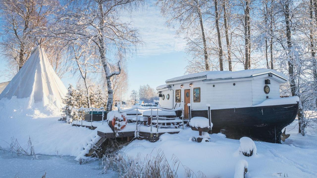 Cozy little house with sauna on a fishing boat - B&B