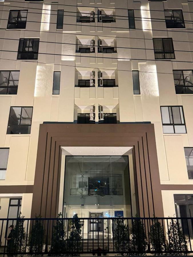 Airreside Gulberg Retreat at Zameen Aurum - Bed and Breakfast